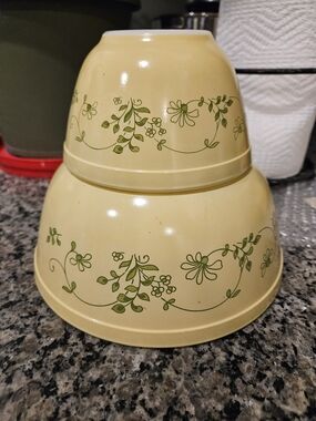 Vintage Floral Mixing Bowls in Pale Yellow with Green Vine Pattern